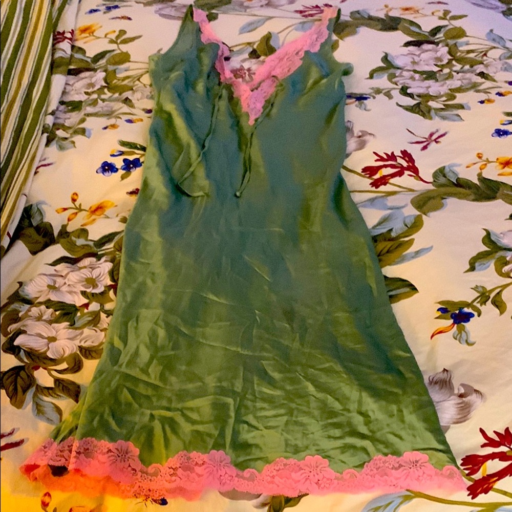 Elegant Green and Pink Lace Trim authentic Victorias Secret 100% silk nighty M